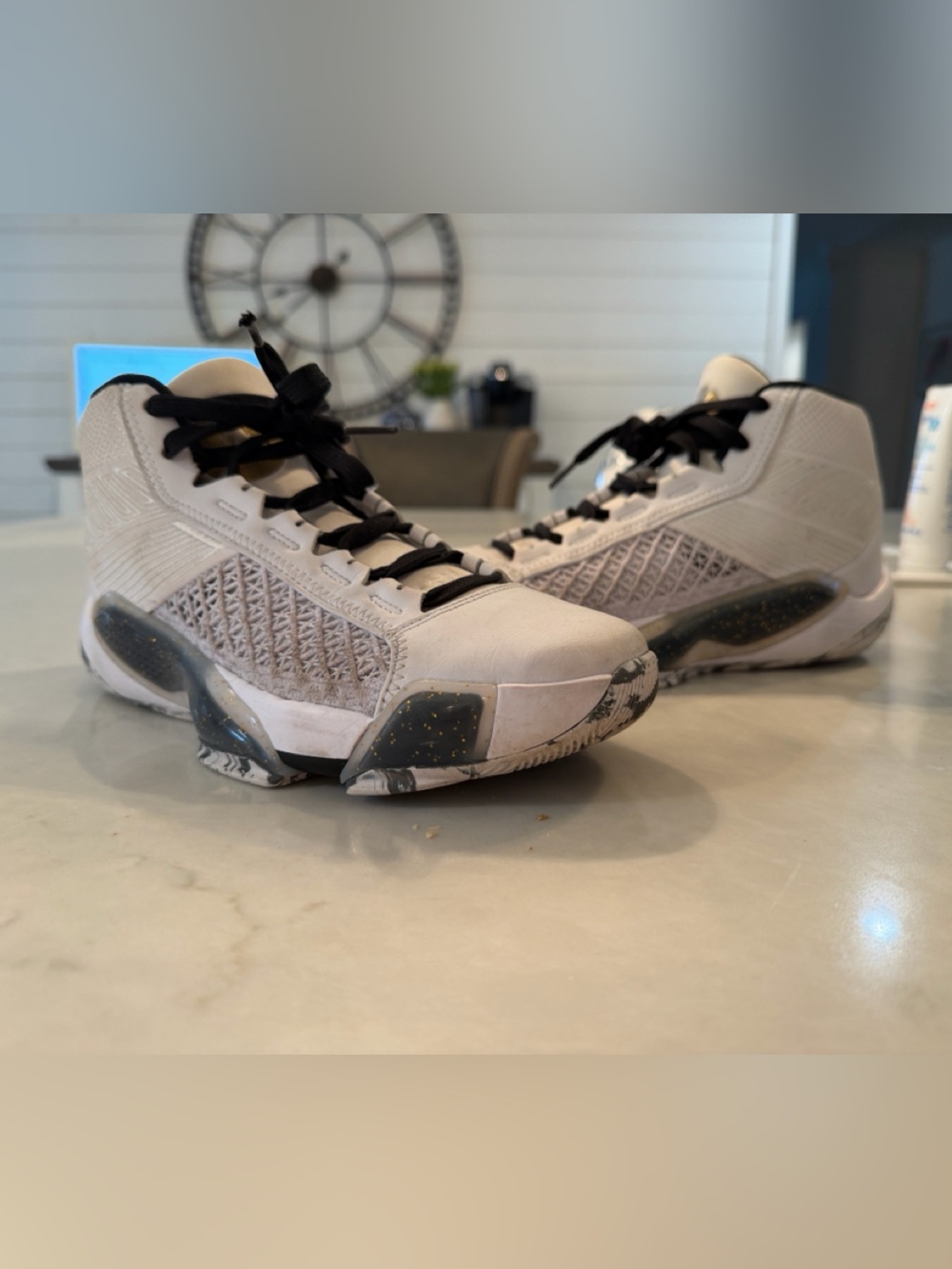 Jordan youth 6Y Sneakers in White and Black